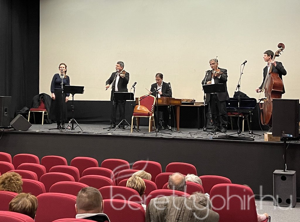 Betlehemi szárnyas oltárt nyitottunk 01